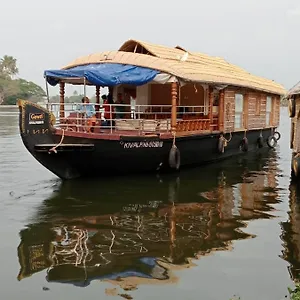 2* Botel Sreekrishna Houseboat - Vaccinated Staff